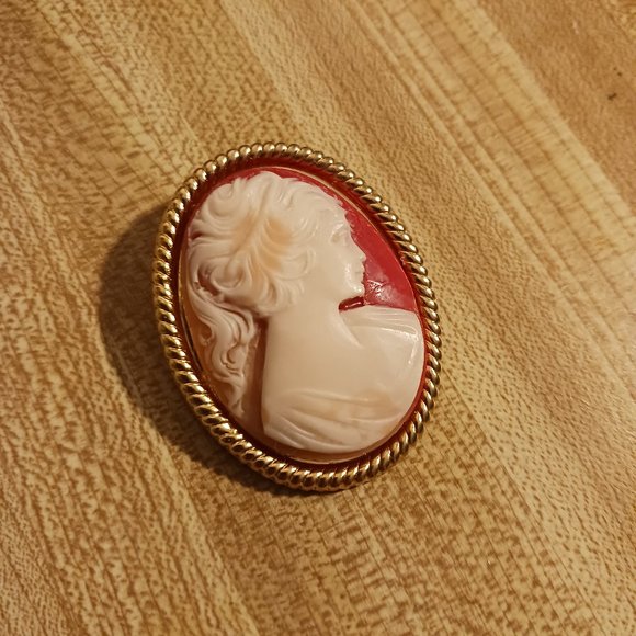 Vintage 80"s cameo large brooch - Picture 1 of 2
